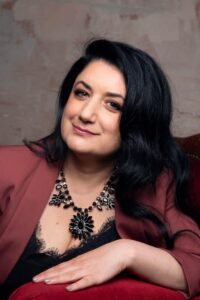 Pervin Chakar Bertek Nîşan da: “Di Nav Hunermendên Kurdan de Piştgirî û Hevgirtina Rastîn Hêj bi Têra Xwe Pêş Neketiye”