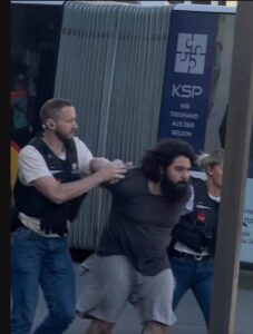 Bavê Êrîşkarê Winterthurê Axivî: “Kurê Min Terorîst Nîne, Pirsgirêkên Wî Yên Psîkolojîk Hene
