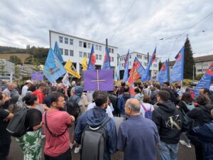 Li Swîsreyê protestoya li dijî siyaseta vegerandinê: “Mafê penaberiyê û rûmeta mirovan ne mijara danûstandinê ye”
